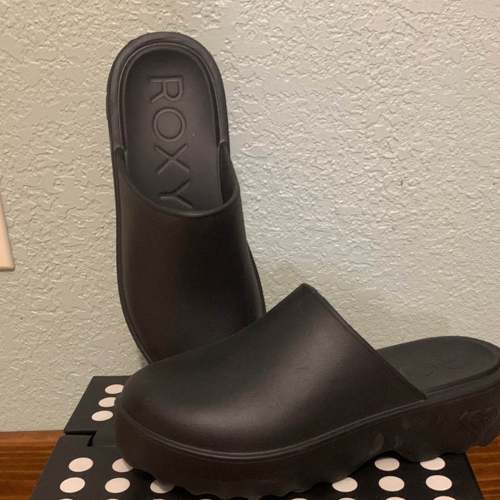Roxy Classic Black Clogs